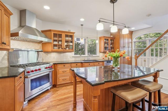 215 Beechwood Road, Ridgewood, NJ 07450