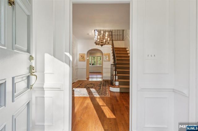 215 Beechwood Road, Ridgewood, NJ 07450