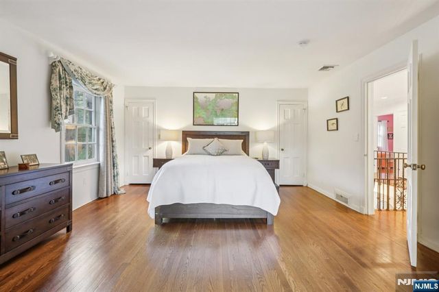 215 Beechwood Road, Ridgewood, NJ 07450