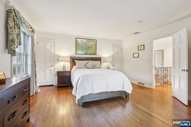 215 Beechwood Road, Ridgewood, NJ 07450