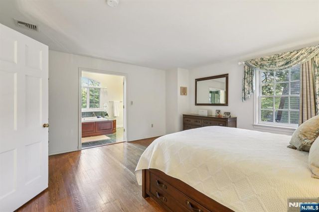 215 Beechwood Road, Ridgewood, NJ 07450