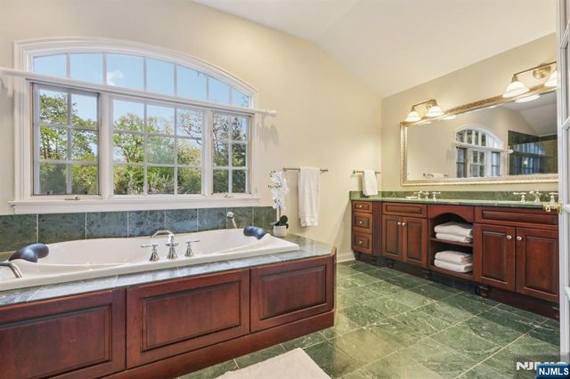 215 Beechwood Road, Ridgewood, NJ 07450