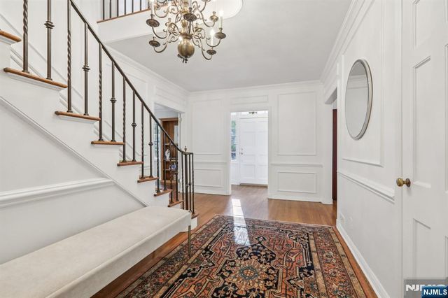 215 Beechwood Road, Ridgewood, NJ 07450