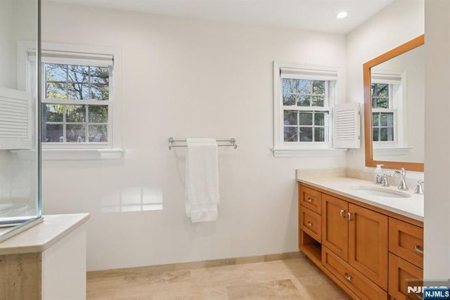 215 Beechwood Road, Ridgewood, NJ 07450