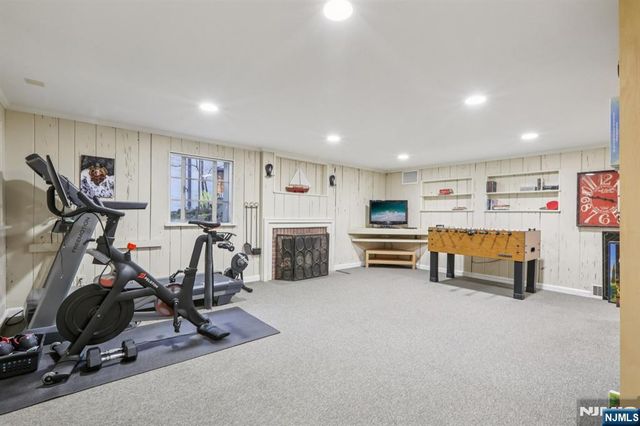 215 Beechwood Road, Ridgewood, NJ 07450