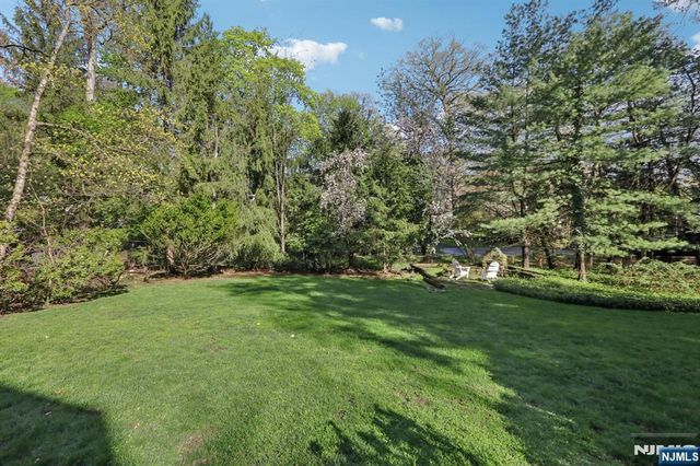 215 Beechwood Road, Ridgewood, NJ 07450