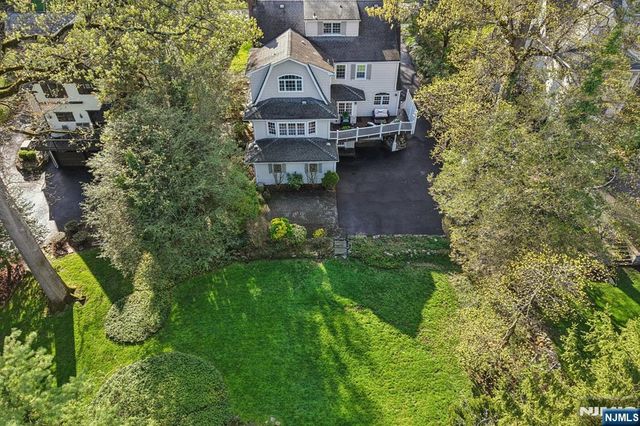 215 Beechwood Road, Ridgewood, NJ 07450