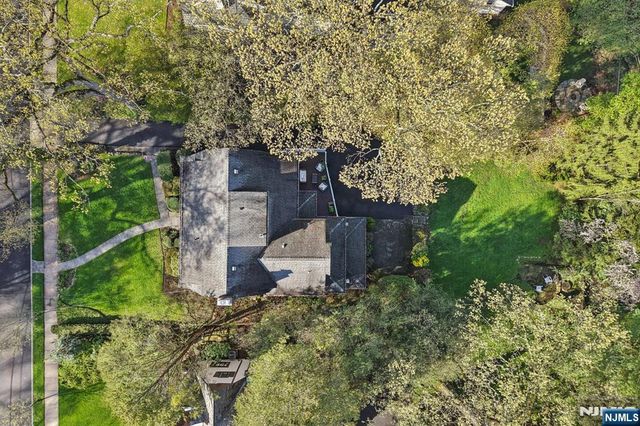 215 Beechwood Road, Ridgewood, NJ 07450