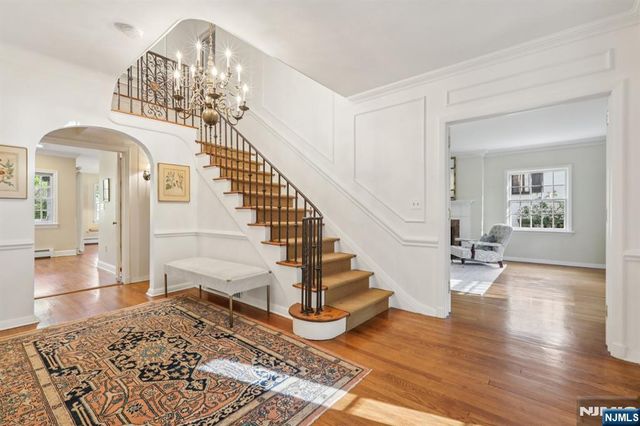 215 Beechwood Road, Ridgewood, NJ 07450