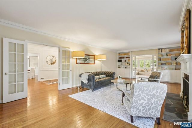 215 Beechwood Road, Ridgewood, NJ 07450