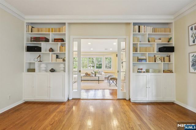 215 Beechwood Road, Ridgewood, NJ 07450