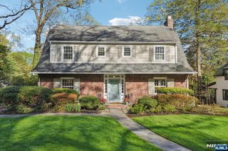 215 Beechwood Road, Ridgewood, NJ 07450