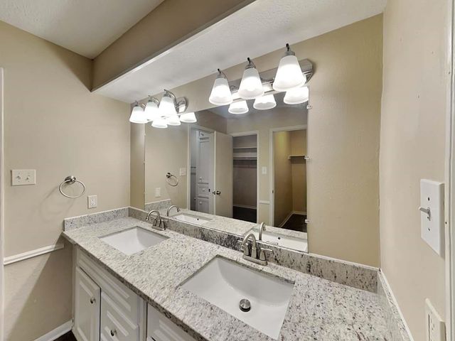 5702 Kiowa Timbers Drive, Humble, TX 77346