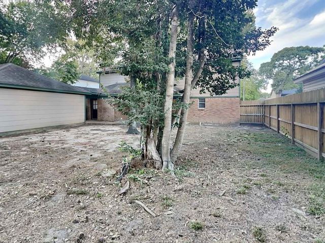 5702 Kiowa Timbers Drive, Humble, TX 77346