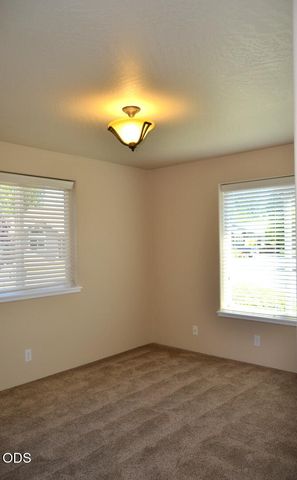 2750 SW Mistybrook Drive, Grants Pass, OR 97527