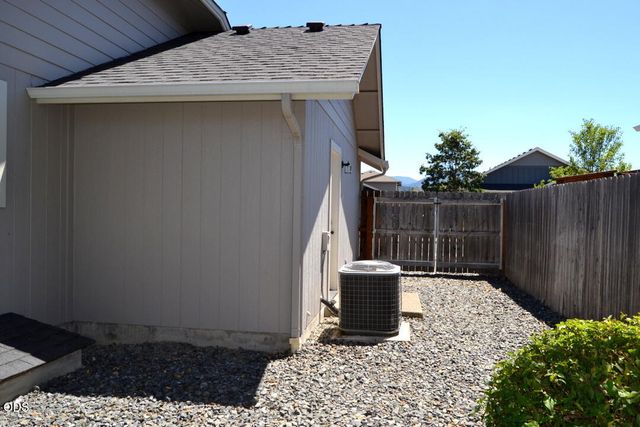 2750 SW Mistybrook Drive, Grants Pass, OR 97527