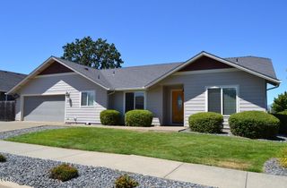 2750 SW Mistybrook Drive, Grants Pass, OR 97527
