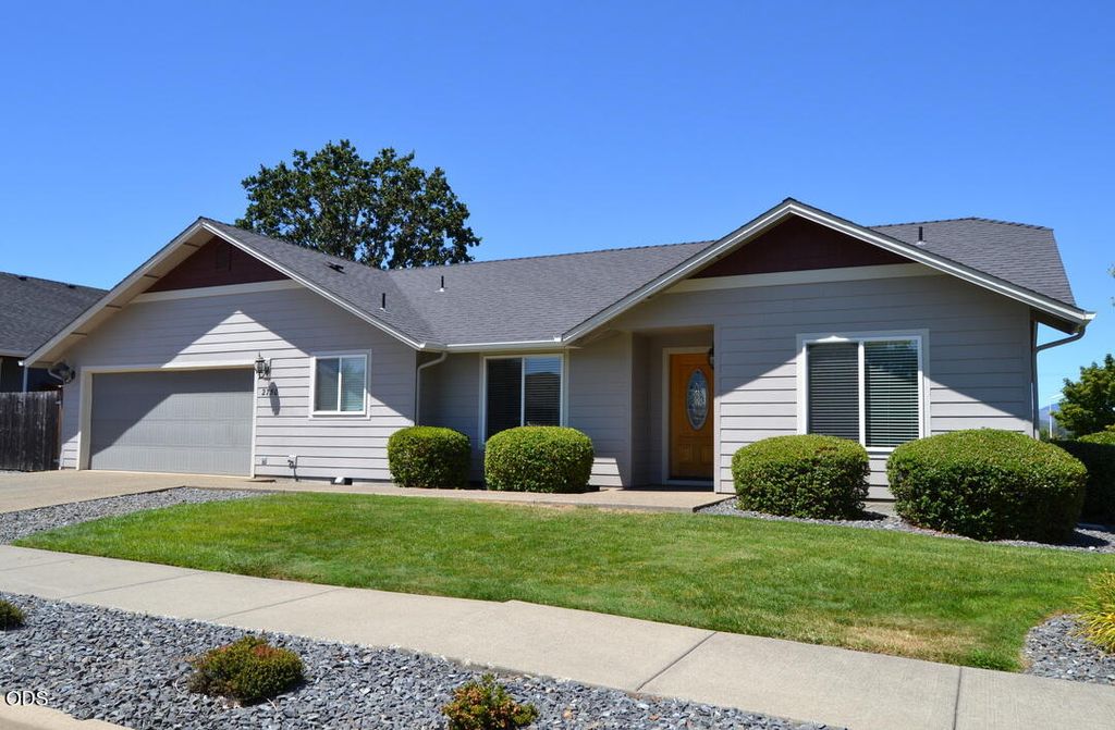 2750 SW Mistybrook Drive, Grants Pass, OR 97527