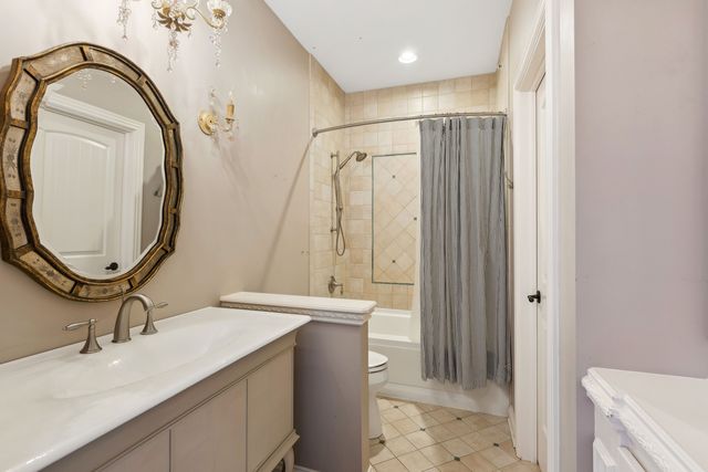 1051 Oakmont Court, Woodstock, IL 60098
