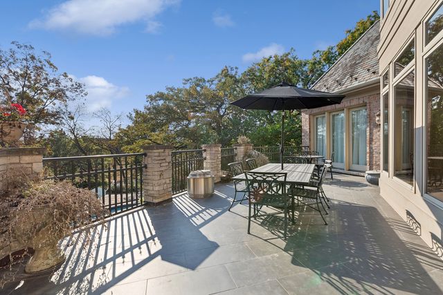 1051 Oakmont Court, Woodstock, IL 60098