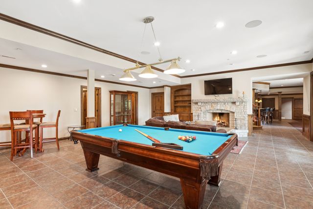 1051 Oakmont Court, Woodstock, IL 60098