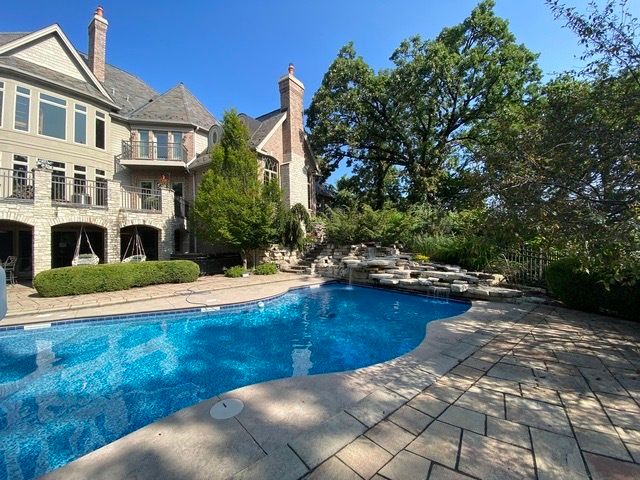 1051 Oakmont Court, Woodstock, IL 60098