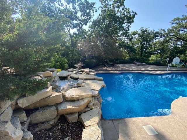 1051 Oakmont Court, Woodstock, IL 60098