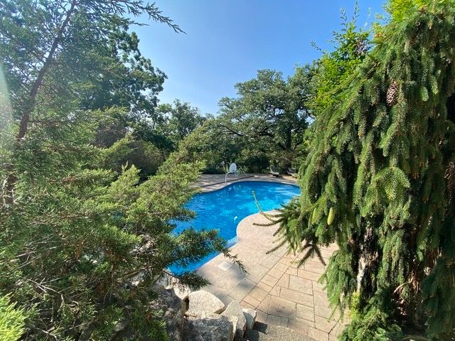1051 Oakmont Court, Woodstock, IL 60098