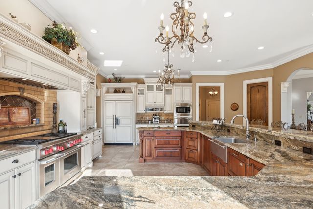 1051 Oakmont Court, Woodstock, IL 60098
