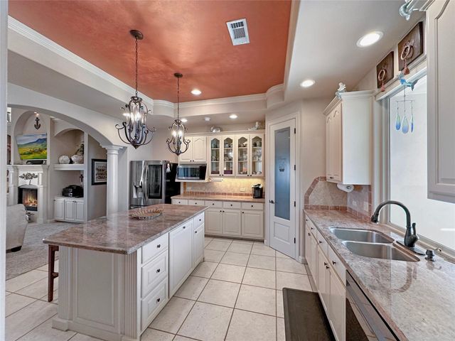 813 Pinata Drive, Crystal Beach, TX 77650
