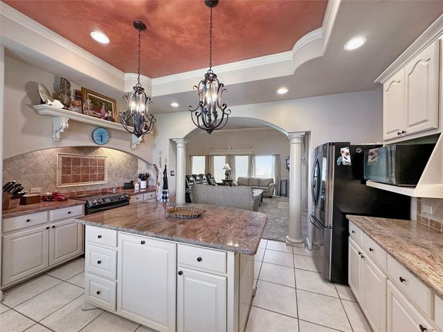 813 Pinata Drive, Crystal Beach, TX 77650