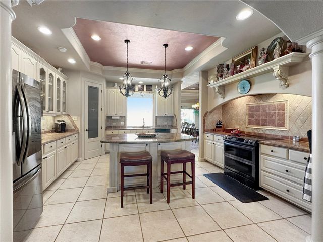 813 Pinata Drive, Crystal Beach, TX 77650
