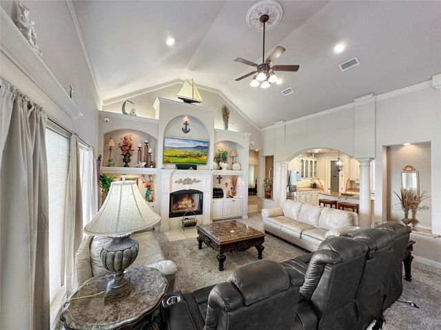 813 Pinata Drive, Crystal Beach, TX 77650