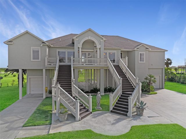 813 Pinata Drive, Crystal Beach, TX 77650