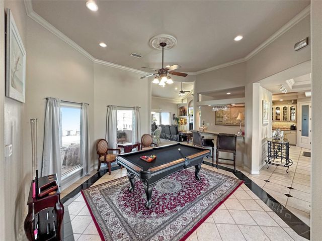 813 Pinata Drive, Crystal Beach, TX 77650