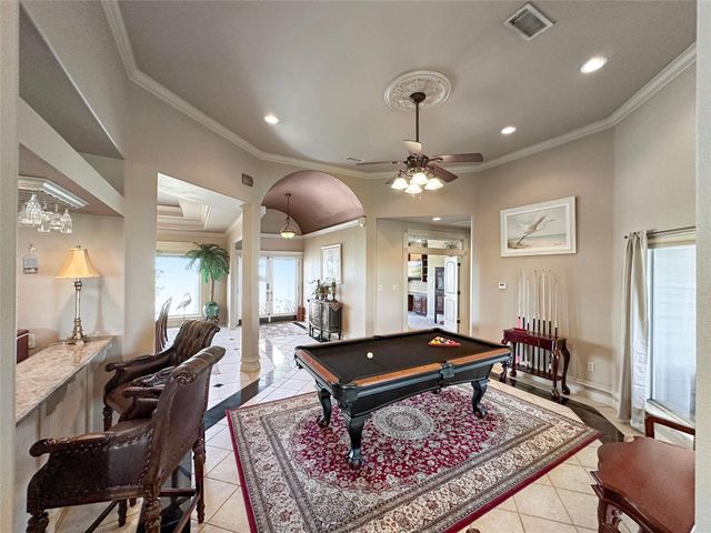 813 Pinata Drive, Crystal Beach, TX 77650