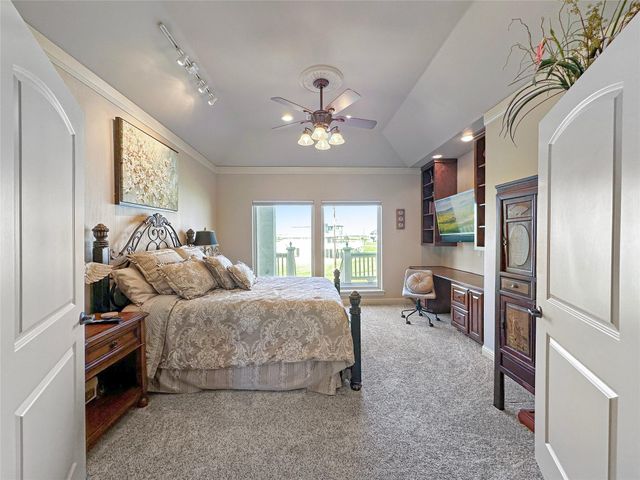 813 Pinata Drive, Crystal Beach, TX 77650
