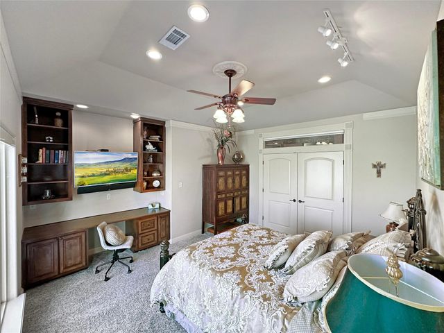 813 Pinata Drive, Crystal Beach, TX 77650