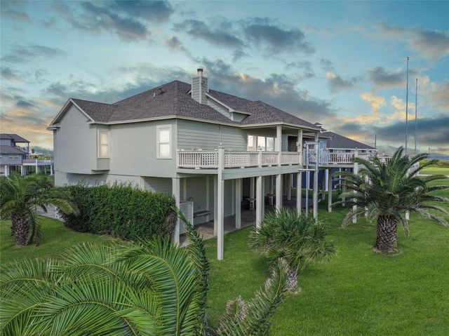813 Pinata Drive, Crystal Beach, TX 77650