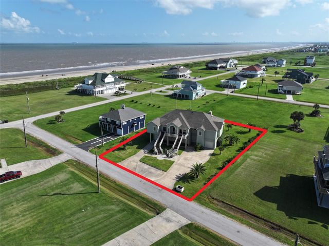 813 Pinata Drive, Crystal Beach, TX 77650