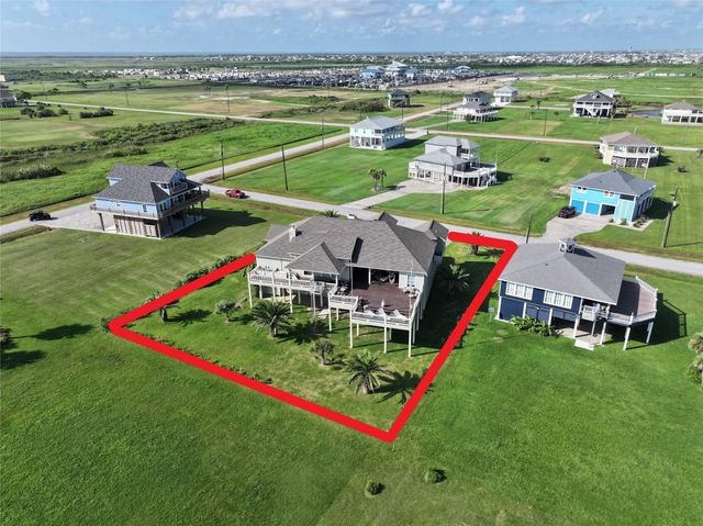 813 Pinata Drive, Crystal Beach, TX 77650