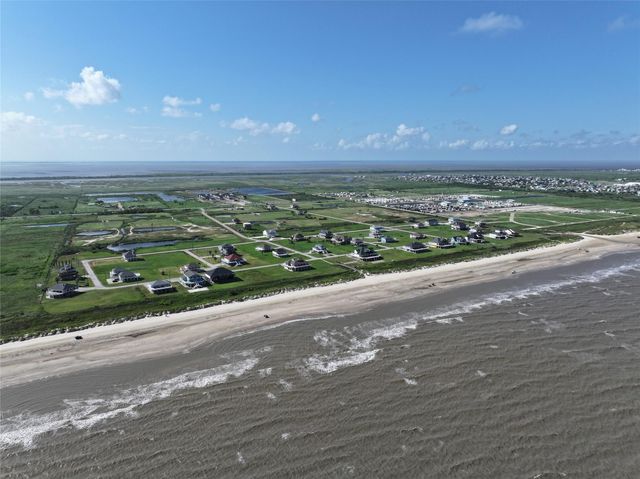 813 Pinata Drive, Crystal Beach, TX 77650