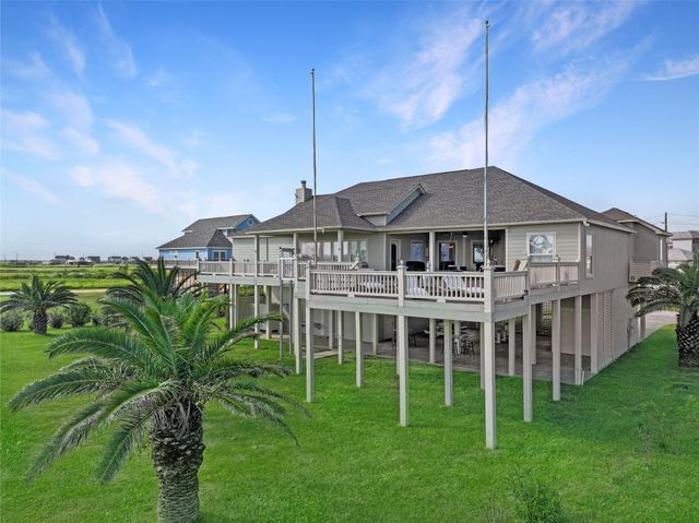 813 Pinata Drive, Crystal Beach, TX 77650