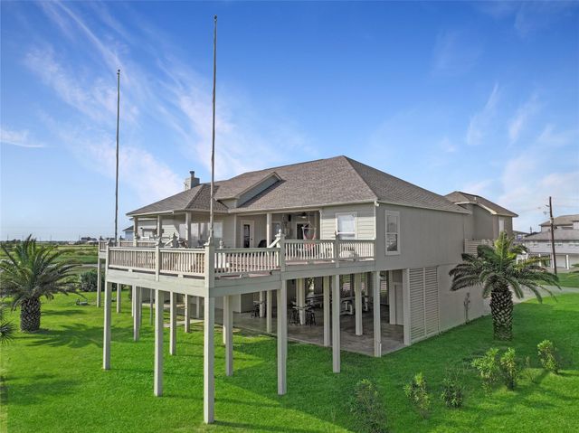 813 Pinata Drive, Crystal Beach, TX 77650