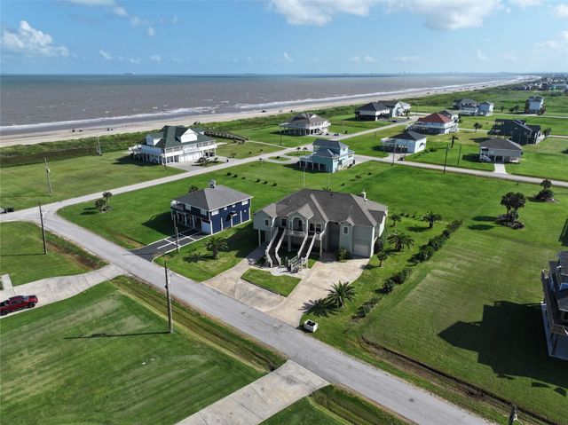 813 Pinata Drive, Crystal Beach, TX 77650
