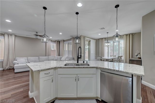 7694 Canyon Diablo Road, Las Vegas, NV 89179