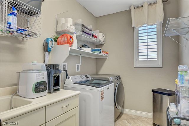 7694 Canyon Diablo Road, Las Vegas, NV 89179