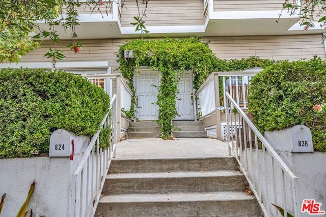 824 Amherst Avenue 1, Los Angeles, CA 90049