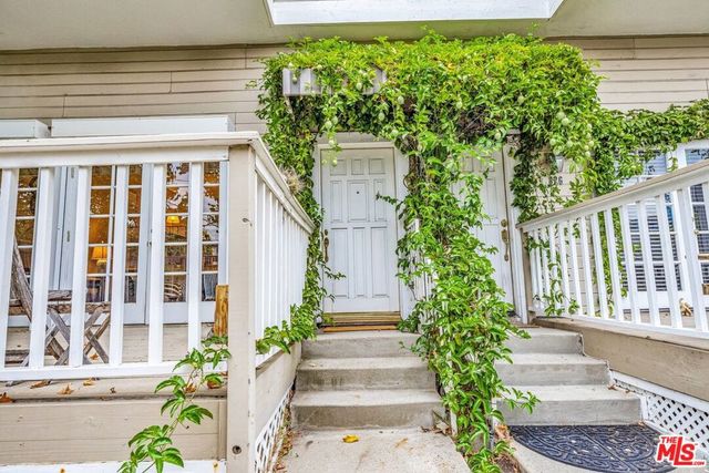 824 Amherst Avenue 1, Los Angeles, CA 90049