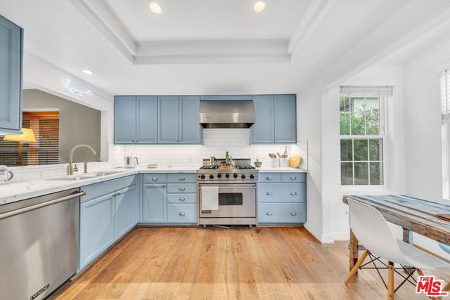 824 Amherst Avenue 1, Los Angeles, CA 90049